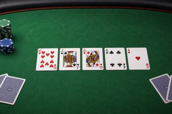 Poker in online casino’s: welke varianten kom je tegen en hoe verschillen ze?